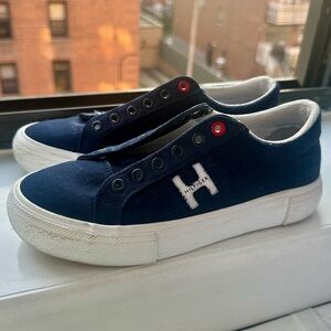 💙Tommy Hilfiger Navy Blue Sneakers.